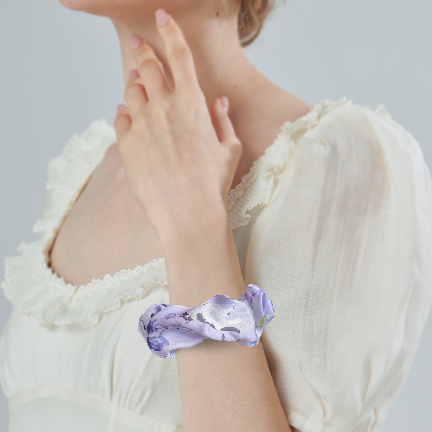 "Yogis Cat and Flower" Silky Scrunchie