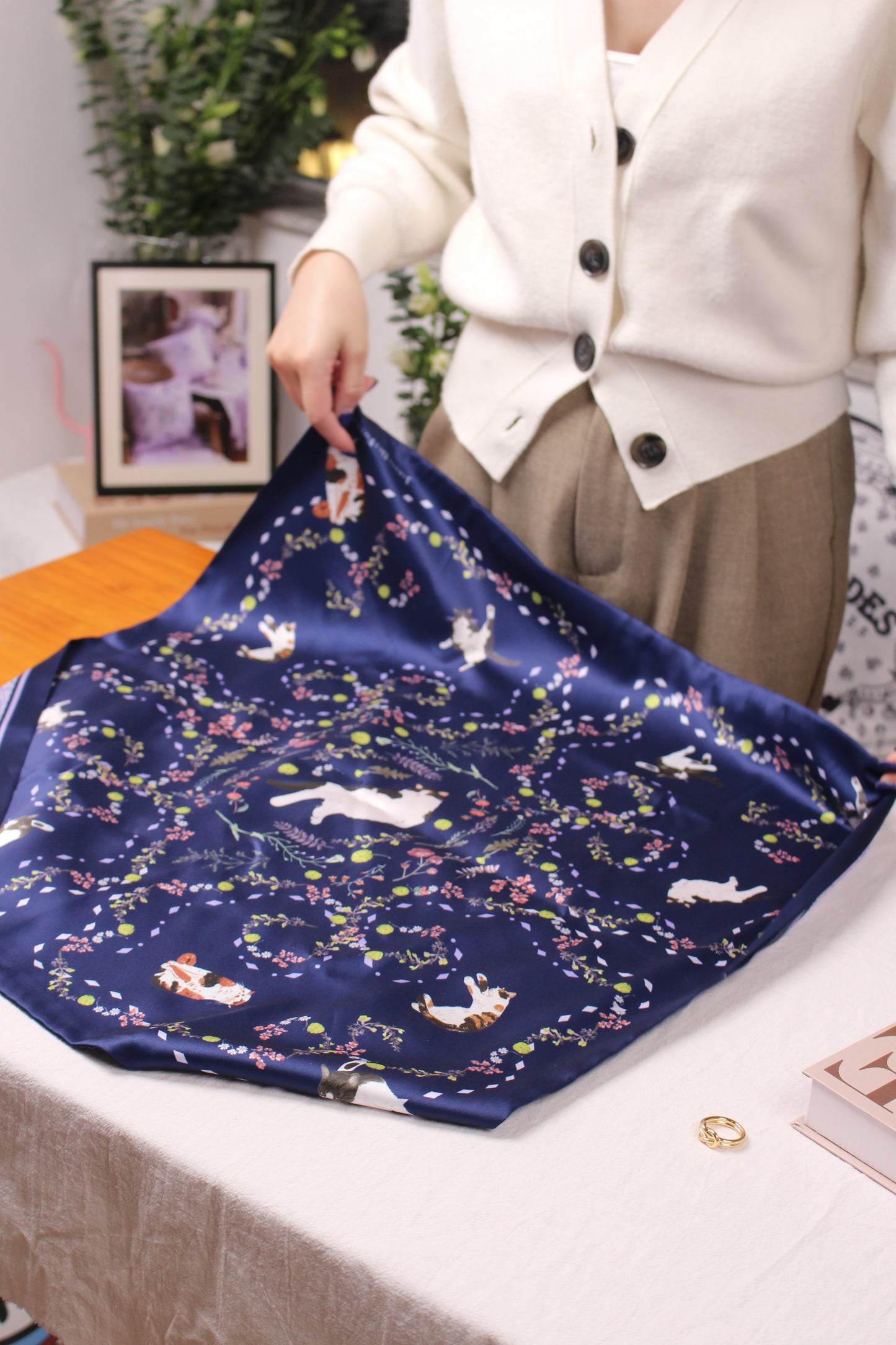 "Yogis Cat and Flower" Navy Tatra Mountain Silky Scarf Gift Set (Double Face Silky Scarf and Scarf Ring)