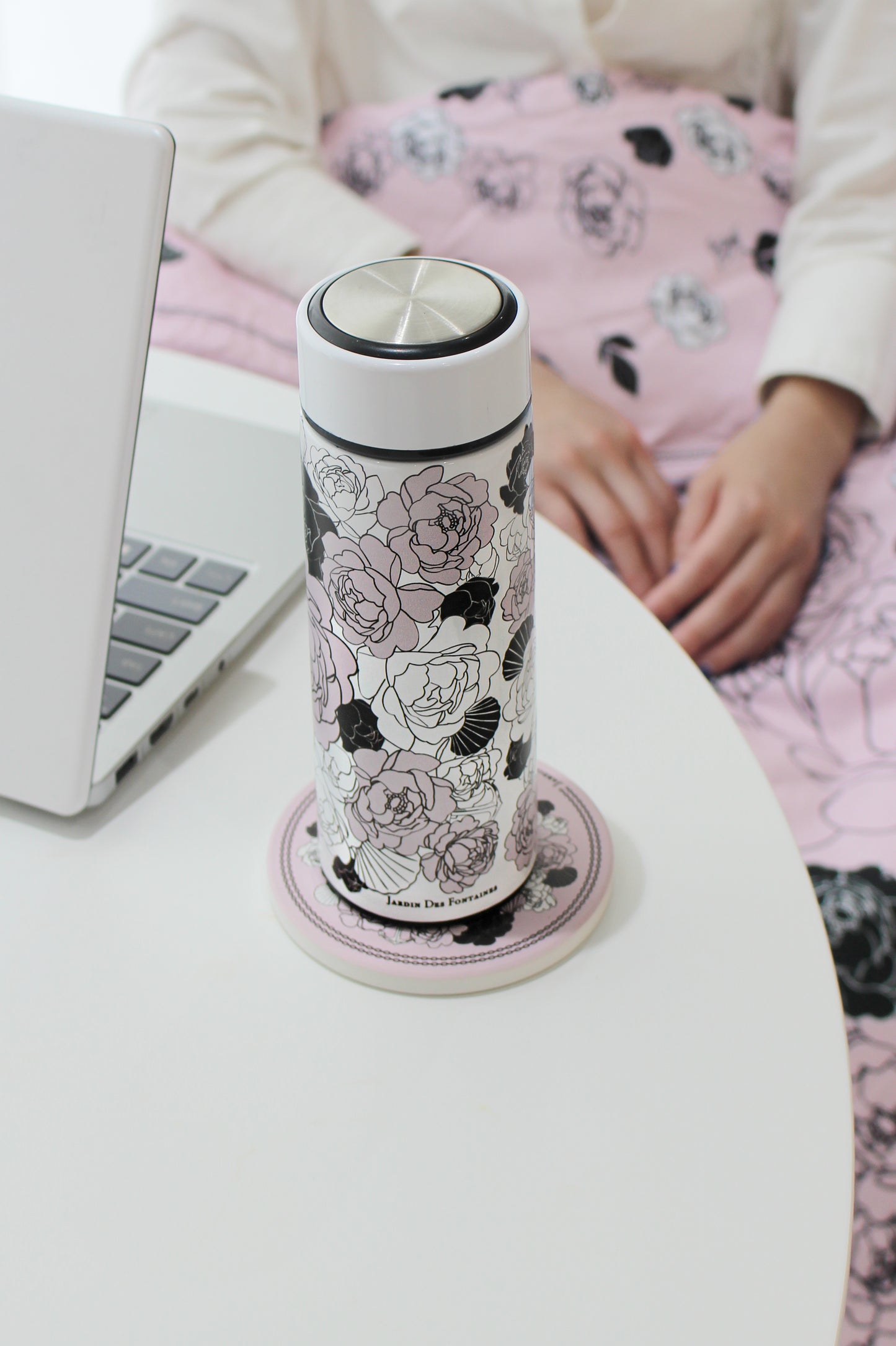 "Classy and Fabulous" Peony Vacuum Bottle (360ml)